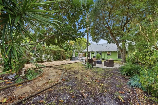 4 of 35 - 117 S Palmway, Lake Worth Beach, FL