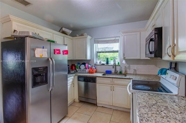 5 of 15 - 322 N C Street, Lake Worth Beach, FL