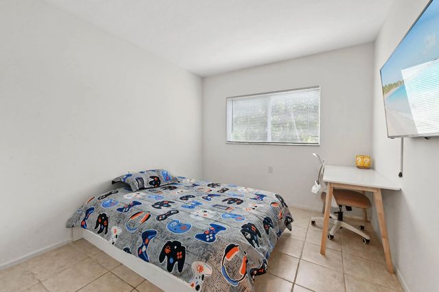 4 of 14 - 1089 N Benoist Farms Road #205, West Palm Beach, FL