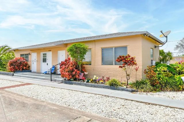 1741-1743 Moffett Street, Hollywood