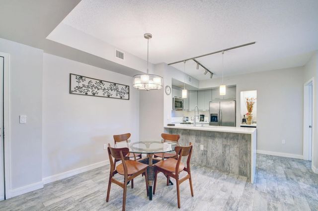 3 of 38 - 720 S Sapodilla Avenue #208, West Palm Beach, FL
