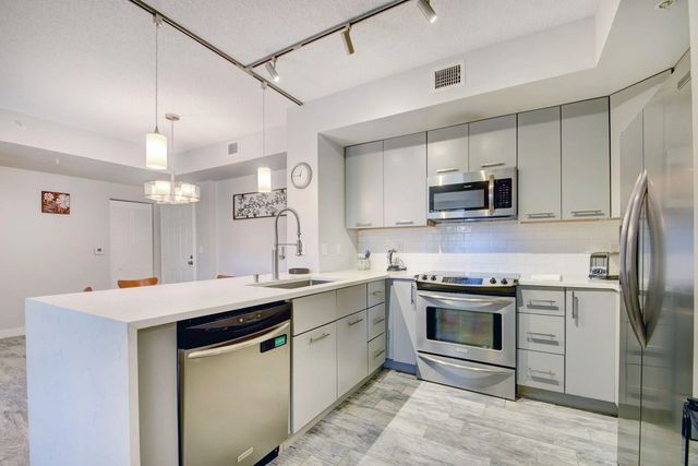 5 of 38 - 720 S Sapodilla Avenue #208, West Palm Beach, FL