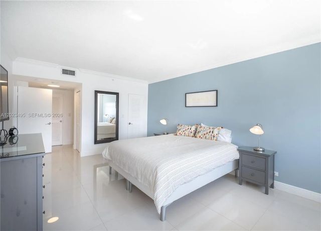 4 of 25 - 5601 Collins Avenue #1420, Miami Beach, FL