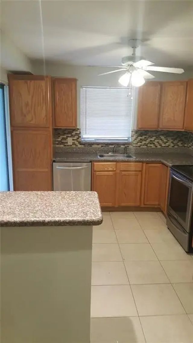 4 of 19 - 180 Ne 12th Avenue #17a, Hallandale Beach, FL