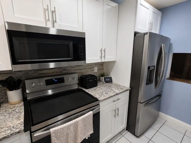 4 of 21 - 7900 Sw 7th Place, North Lauderdale, FL