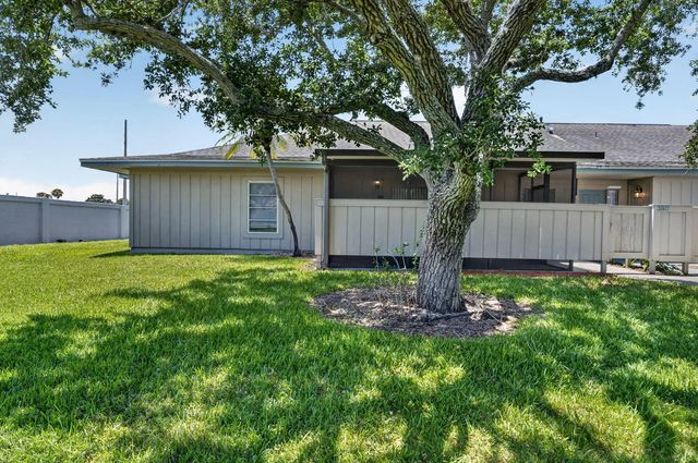 2 of 42 - 3911 Nw Cinnamon Tree Circle, Jensen Beach, FL