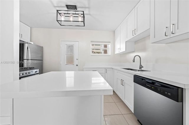 2 of 28 - 1300 Lincoln Road #d204, Miami Beach, FL