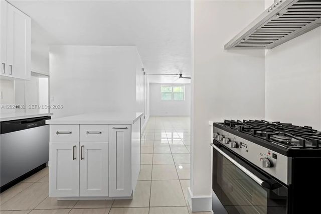 3 of 28 - 1300 Lincoln Road #d204, Miami Beach, FL