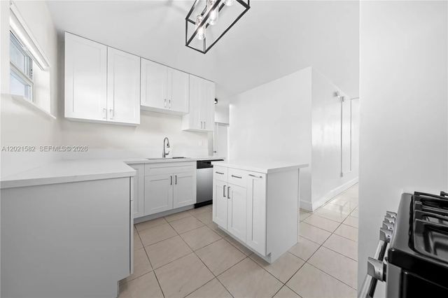 5 of 28 - 1300 Lincoln Road #d204, Miami Beach, FL