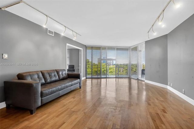2000 Towerside Terrace #709, Miami