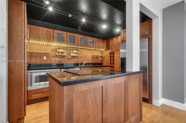 5 of 29 - 2000 Towerside Terrace #709, Miami, FL