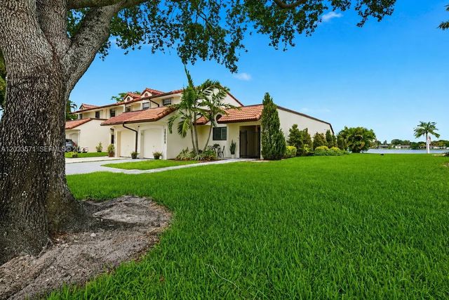 5 of 37 - 19009 Nw 64th Court, Hialeah, FL
