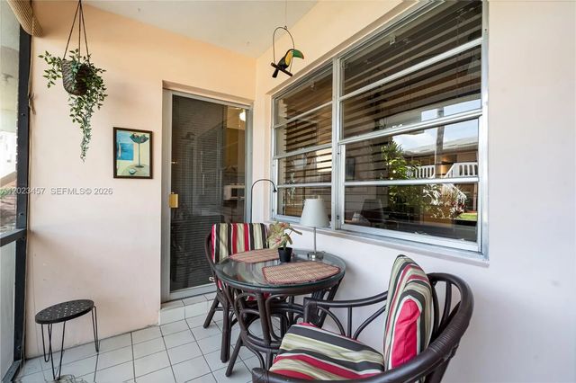 160 Ne 8th Avenue #21a, Hallandale Beach