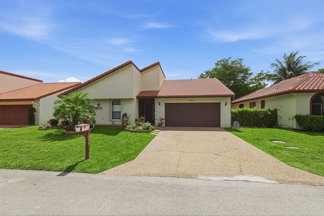 3 of 45 - 7040 Golf Pointe Circle, Tamarac, FL