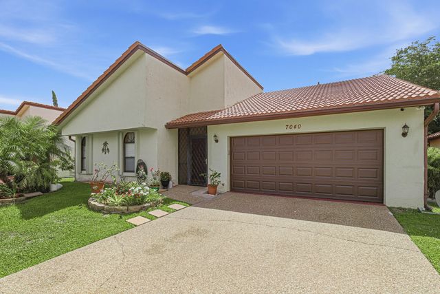 4 of 45 - 7040 Golf Pointe Circle, Tamarac, FL