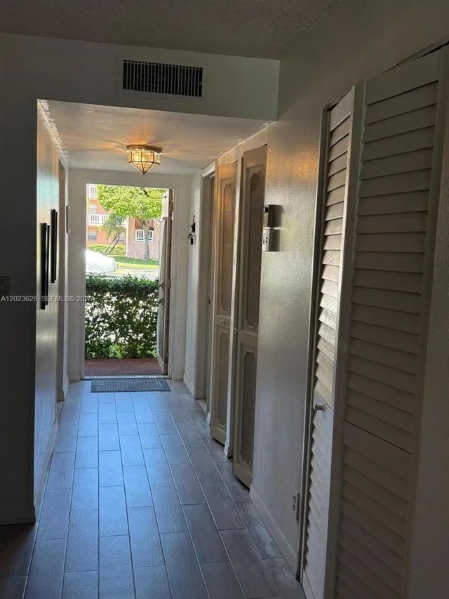 5 of 20 - 9401 Sunrise Lakes Boulevard #109, Sunrise, FL