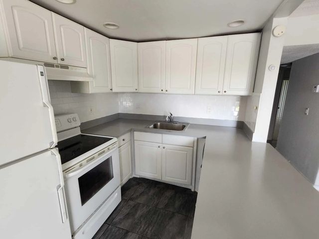 4 of 12 - 100 Village Green Circle E #b212, Palm Springs, FL