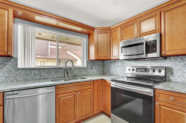 5272 Bosque Lane #31, West Palm Beach