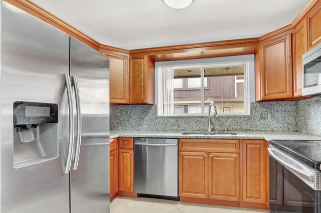 2 of 25 - 5272 Bosque Lane #31, West Palm Beach, FL