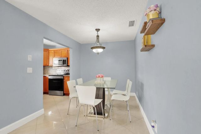 5 of 25 - 5272 Bosque Lane #31, West Palm Beach, FL
