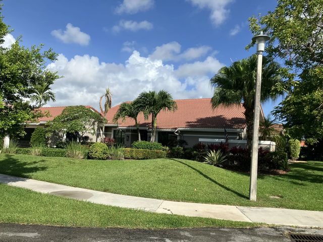 425 Deer Creek Path E, Deerfield Beach