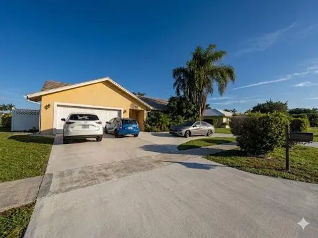 2554 Sw 23rd Cranbrook Drive, Boynton Beach