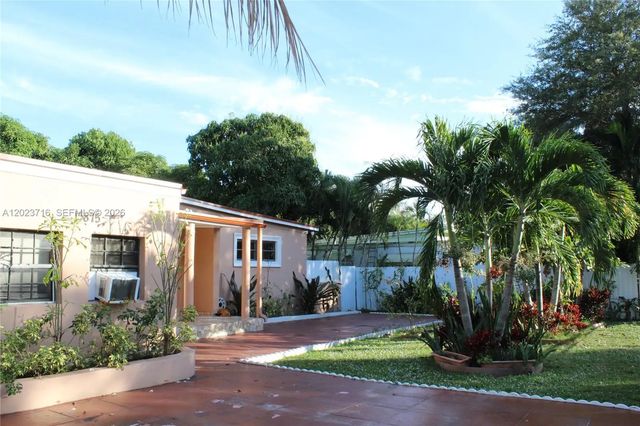13875 Ne 16th Court, North Miami