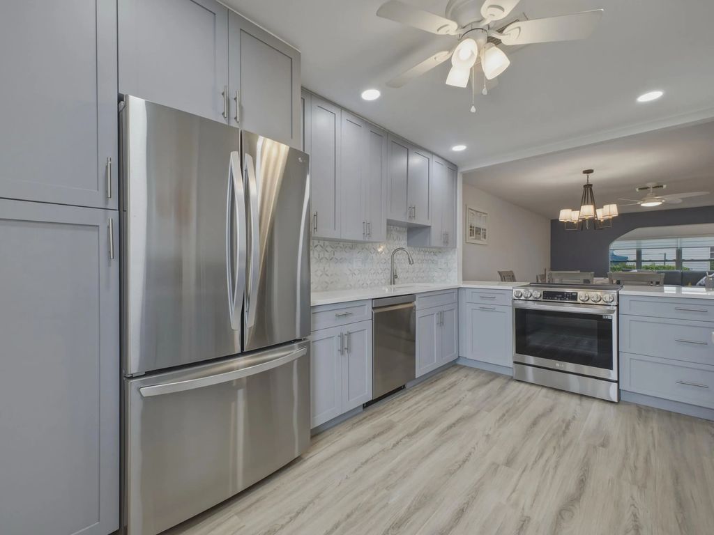 5800 W Fernley Dr W W #9, Greenacres