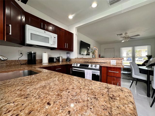 4 of 25 - 5411 Ne 22nd Terrace, Fort Lauderdale, FL