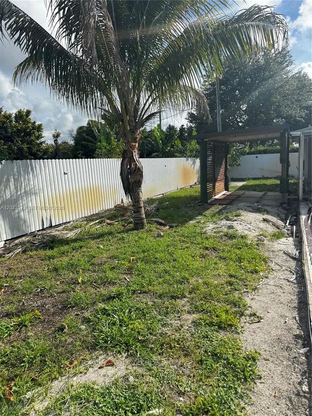 2 of 7 - 4560 Nw 6th Court, Plantation, FL