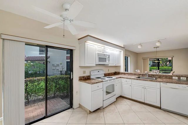 4 of 40 - 10851 Palm Lake Avenue #101, Boynton Beach, FL