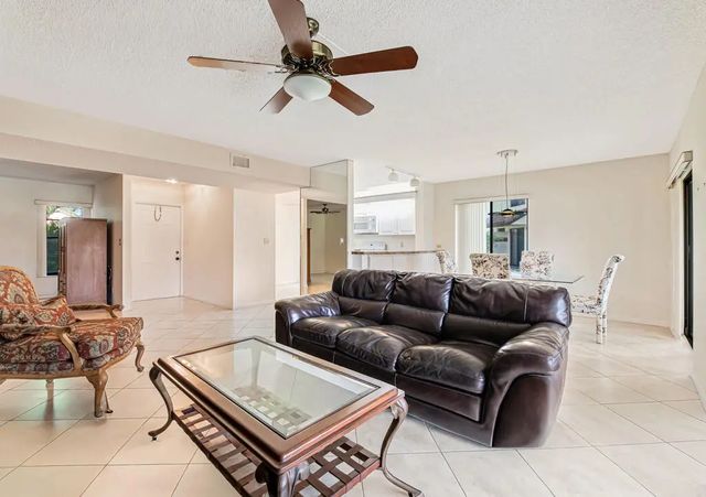 5 of 40 - 10851 Palm Lake Avenue #101, Boynton Beach, FL