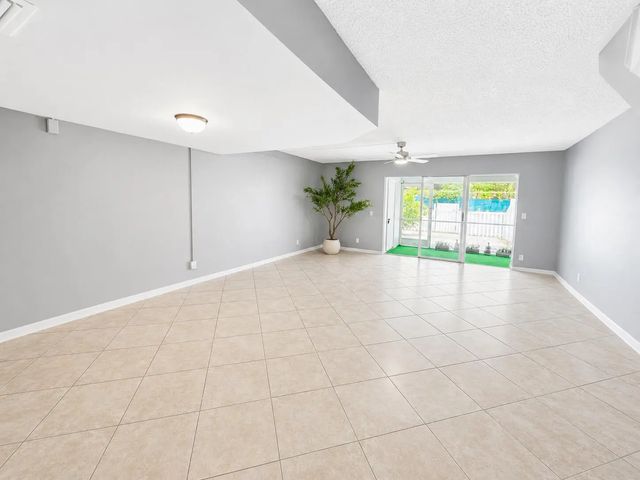 4 of 24 - 222 Foxtail Drive #e, Greenacres, FL