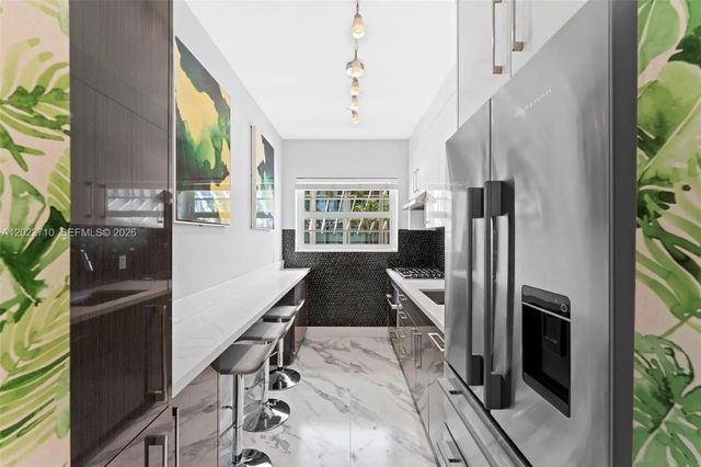 5 of 33 - 1925 Washington Avenue #16, Miami Beach, FL