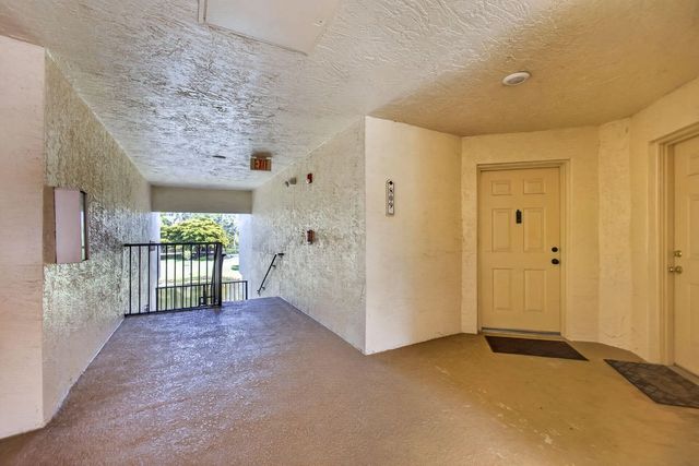 4 of 55 - 800 S Crestwood Ct Court S #809, Royal Palm Beach, FL