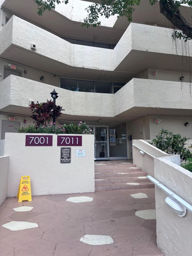 7001 Environ Boulevard #403, Lauderhill