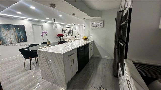 4 of 14 - 18041 Biscayne Boulevard #702, Aventura, FL