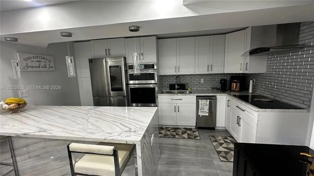 5 of 14 - 18041 Biscayne Boulevard #702, Aventura, FL