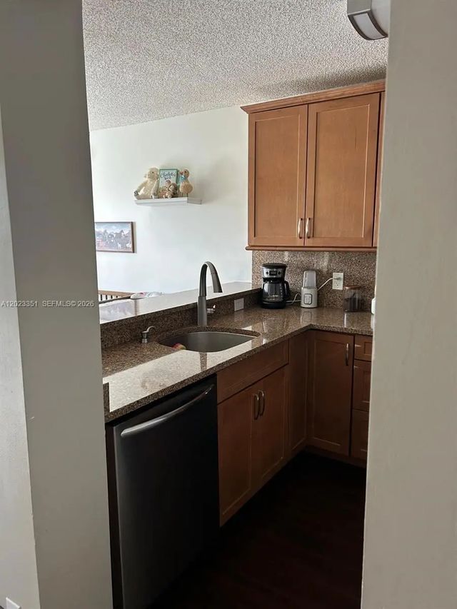 4 of 40 - 977 Coral Club Drive #977, Coral Springs, FL