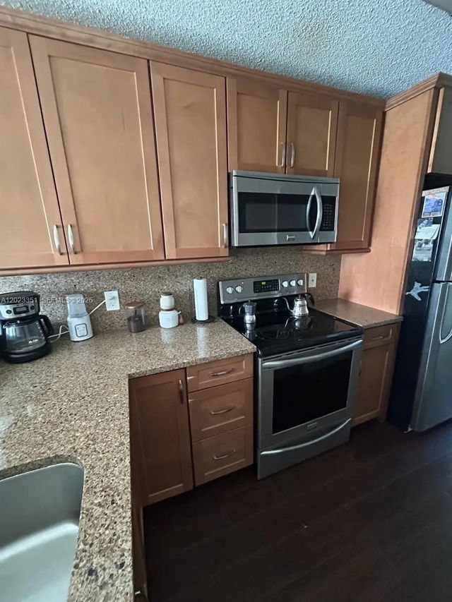 5 of 40 - 977 Coral Club Drive #977, Coral Springs, FL