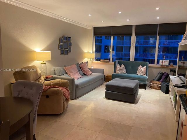 2 of 37 - 5401 Collins Avenue #339, Miami Beach, FL