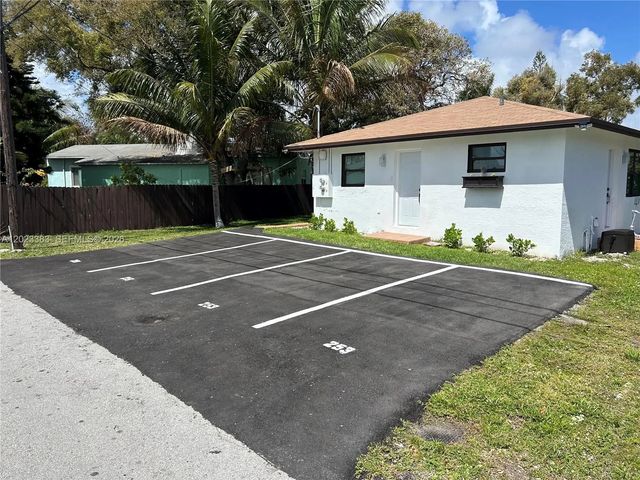 2 of 39 - 251-253 Sw 11th Street, Dania Beach, FL