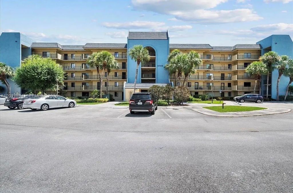 2786 Tennis Club Drive #302, West Palm Beach