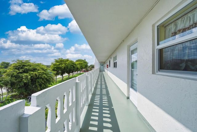 4 of 21 - 205 Se 11th Terrace #403, Dania Beach, FL