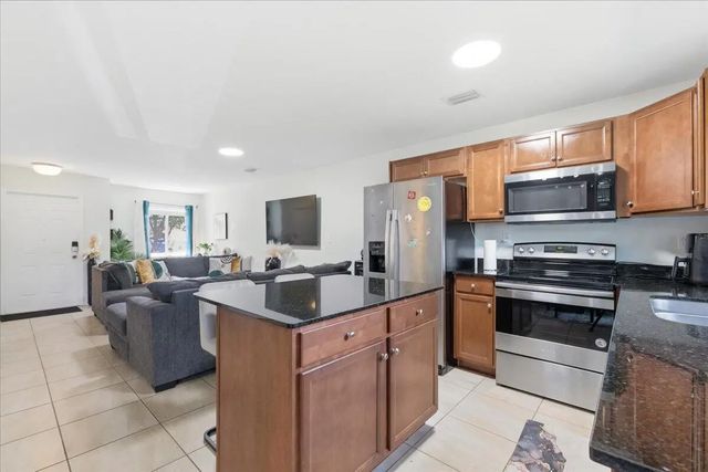 4 of 28 - 1340 Sw 53rd Avenue, North Lauderdale, FL