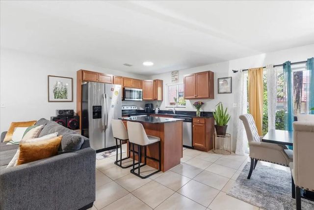 5 of 28 - 1340 Sw 53rd Avenue, North Lauderdale, FL