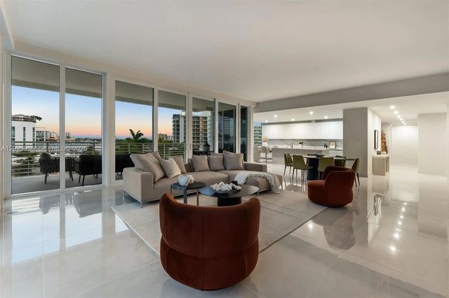 4 of 28 - 527 Orton Avenue #501, Fort Lauderdale, FL