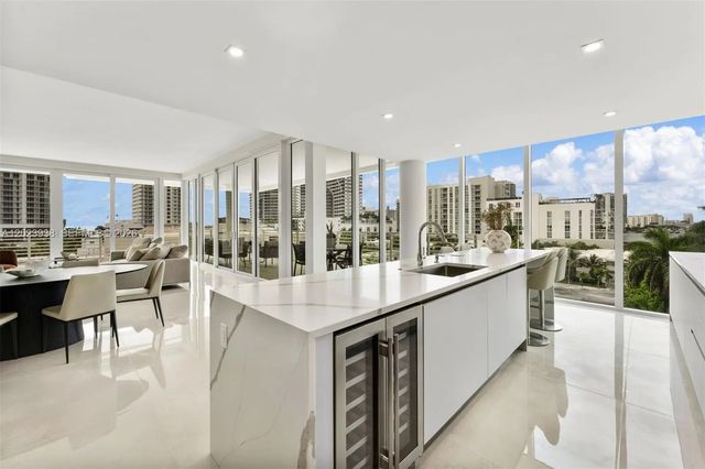 5 of 28 - 527 Orton Avenue #501, Fort Lauderdale, FL