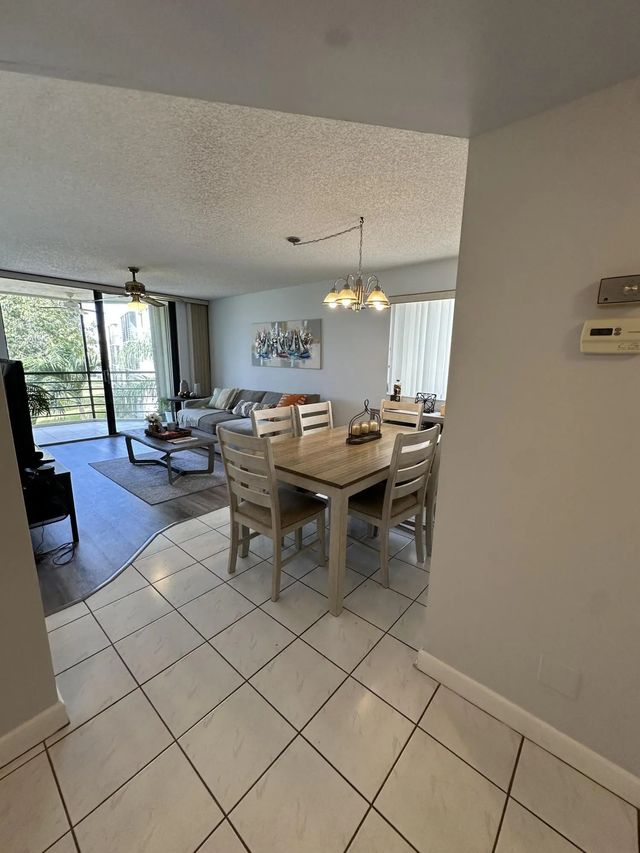 2 of 20 - 3138 Via Poinciana #317, Lake Worth, FL
