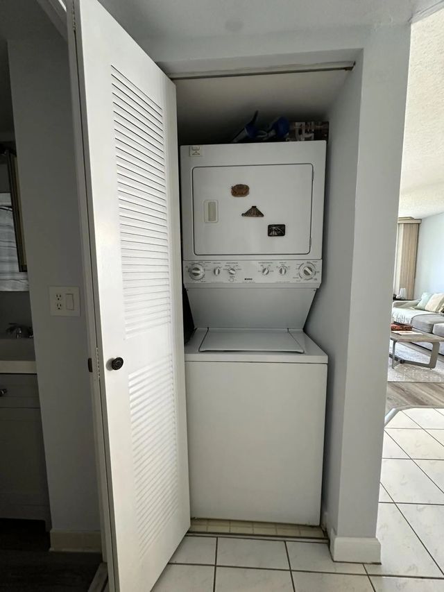 4 of 20 - 3138 Via Poinciana #317, Lake Worth, FL